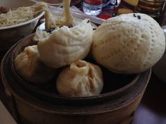 小笼包和芝麻包-朱鸿兴面馆(镇湖店)