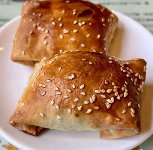 藏在胡同深处的纯正维吾尔族美食炸加沙馕坑烤包子碎肉拌面味道真心不