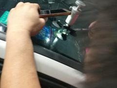 -鲨鱼皮汽车凹陷玻璃修复(静安店)