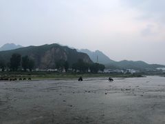 -百里峡七彩艺术小镇