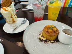 -Chom Cafe and Restaurant