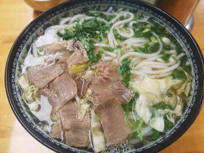 花溪牛羊肉米线-"位置就在我家附近,朴素整洁的一家店,要了.