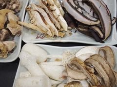 -菌之家·专业纯野生菌火锅·特色炒菌