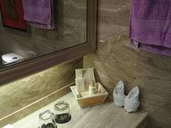 -永恒朗悦酒店(广西大学地铁站大学东路万达广场店)