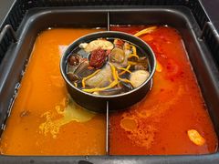 -老牌坊云南鱼豆花火锅(哈西万达店)