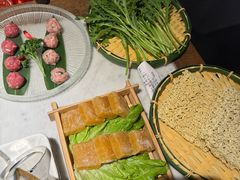 -尚尚仙·酸汤猪手·猪肚鸡火锅(华联万柳购物中心店)