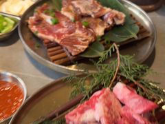 -草家酱蟹炭火烤肉店(珲春南路一店)