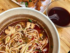 -爆炸头阿姨小四川正宗川味小吃(无任何分店)