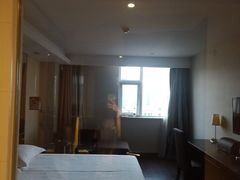 -桔子酒店(上海西藏北路地铁站店)