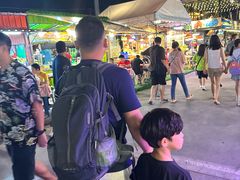 -席娜卡琳火车铁道夜市