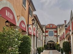 -佛罗伦萨小镇广佛名品奥特莱斯(疏港路店)