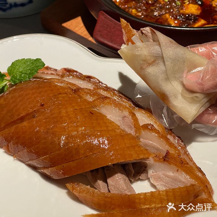 大河上下北京烤鸭终于开来珠海啦！装修风格高端别致！