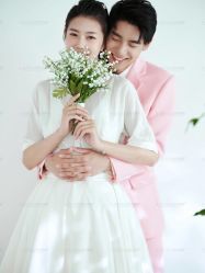 -雪中彩影婚纱摄影·微光艺术中心