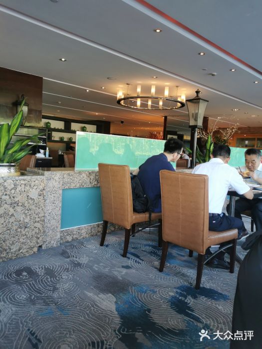 厦门悦华酒店·绿庭主题自助餐厅大堂图片