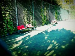 上锁的网球场-上海怡沁园度假酒店