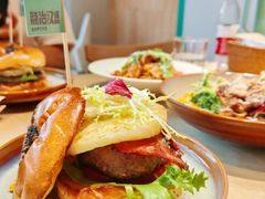 牛肉菠萝芝心汉堡-龙治汉堡(中华城店)