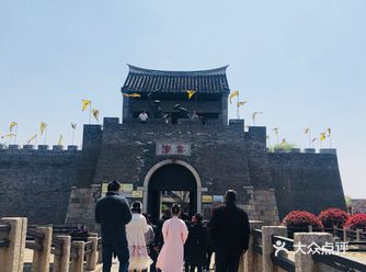 我们只是在街上转了转 每条街道都有买一些小玩意但是
