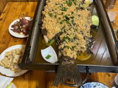 -宏兴烤鱼山庄(宣恩总店)