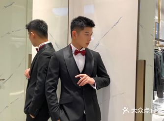 好像也老大不小了 是时候准备一套婚礼西装步入婚礼殿堂