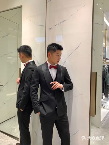好像也老大不小了 是时候准备一套婚礼西装步入婚礼殿堂