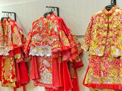 -觅白婚纱礼服馆