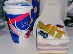 -瑞幸咖啡(临海市银泰城店)