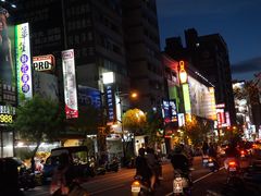 -六合夜市