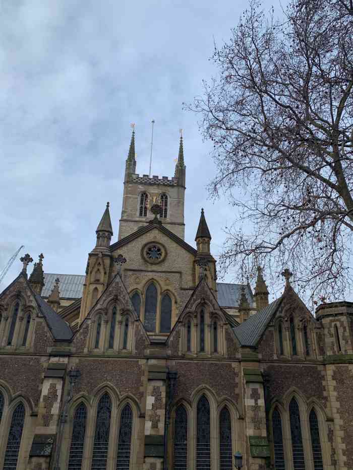 南岸教堂-"参观了市镇市场后,我去了南岸大教堂,参加.