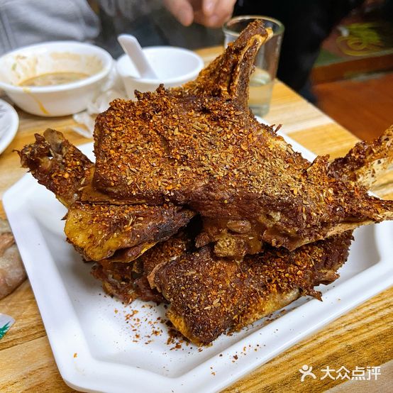 米蒙朵大骨头自助活鱼锅