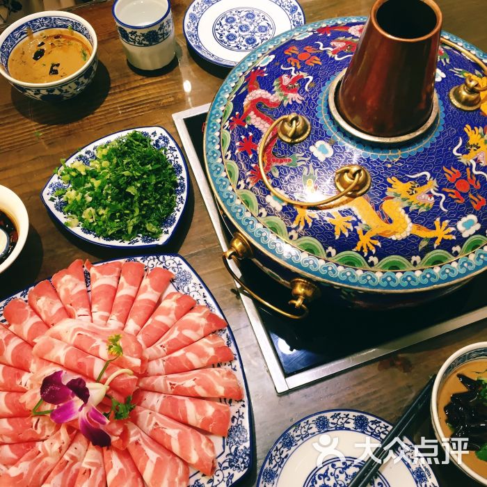 磁器铜锅涮肉图片 - 第1张