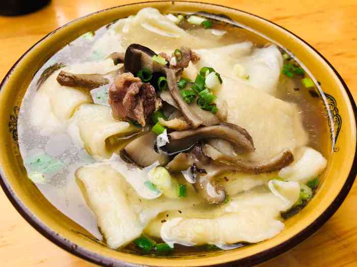 鸡汤铺盖面(东顺城南街店)-"本来打算吃咔饼那家,太早了,他们还没有开