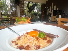 -Chom Cafe and Restaurant