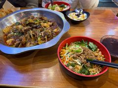 -爆炸头阿姨小四川正宗川味小吃(无任何分店)