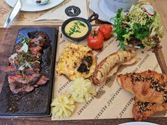 -Mark&Mars Restaurant