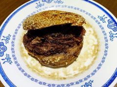 烧饼夹烧牛羊肉-老爆肚满五香烧牛羊肉