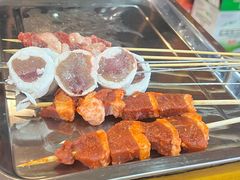 -哈尔滨小酒馆·鲜肉现穿自助烧烤(康新花园店)
