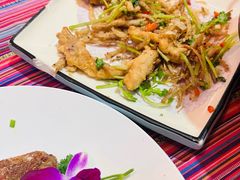-香巴拉云南餐厅(华莱坞店)