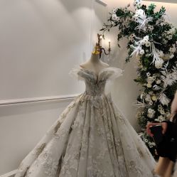 -Renee芮亦婚纱(原丽莎)