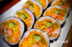 Egg Yolk and Pork Floss Salad Sushi