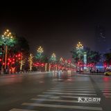 大晚上出来吃宵夜，吃饱喝足