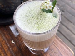 玉兰花开-萤火虫咖啡(后海店)