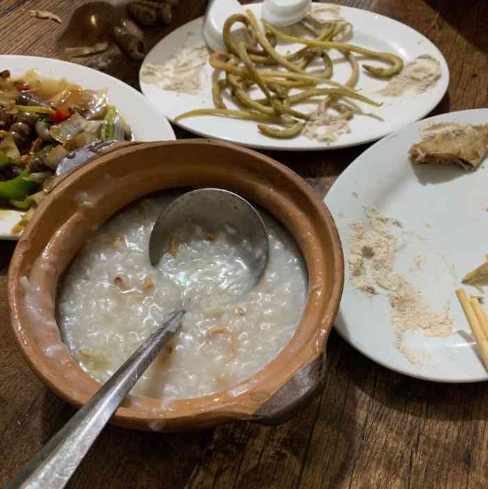 和酒窝蜀黍兄弟一起来吃的 听说开了很多年都屹立不倒 粥,潮式粥 各种