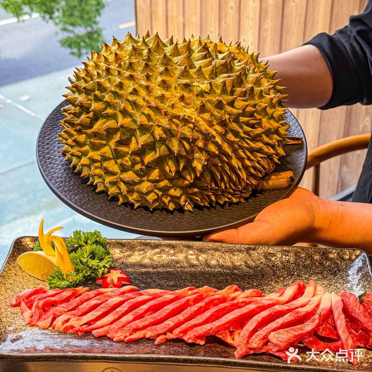 任何人没吃过这个榴莲牛排我都会伤心的！