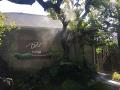 -Chom Cafe and Restaurant