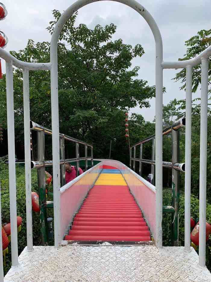 翡翠山山顶五彩滑道售票处-"这项目好玩是挺好玩的,就是有点费屁股,哈