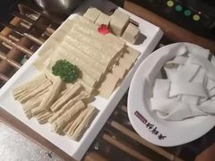 -老牌坊云南鱼豆花火锅(哈西万达店)