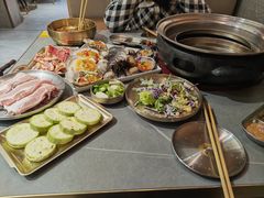 -围炉肉舍•炭烤活鳗•丹东海鲜烤肉(步行街店)