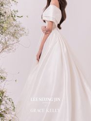 点击看大图 -GRACE KELLY婚纱与礼服(北京店)