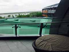 -上海滴水湖皇冠假日酒店