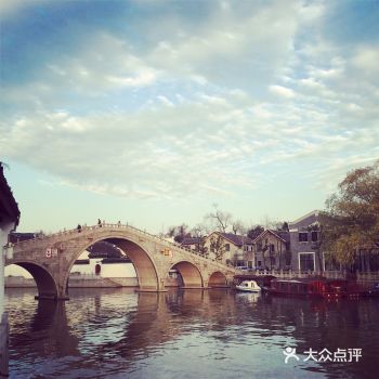 其实小住几日，体会游客散去后那一早一晚的清静景致